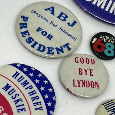LOT 54: 1968-1972 Presidential Campaign Pins, Buttons - Nixon, Rockefeller, Chisolm, More