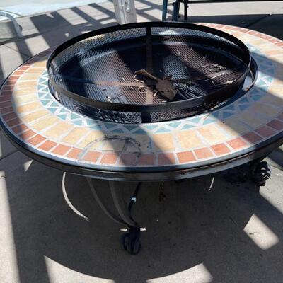 LOT 157  FREE STANDING FIRE PIT METAL BASE TILE BORDER