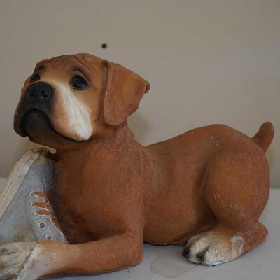 BOXER FIGURINE. TUGGING ON SHOE DECOR