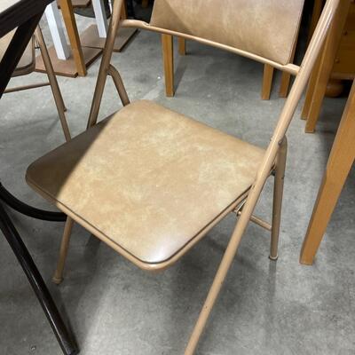 S7-Small table with three folding chairs