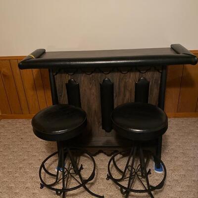S17- Adorable Bar with 2 Stools