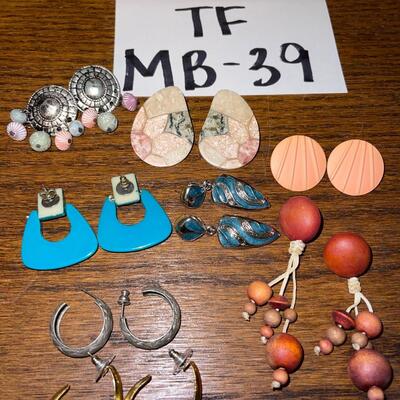 Earring lot