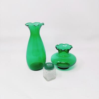 GREEN ANCHOR HOCKING VASES W/ PENIT GREEN INK BOTTLE