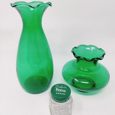 GREEN ANCHOR HOCKING VASES W/ PENIT GREEN INK BOTTLE