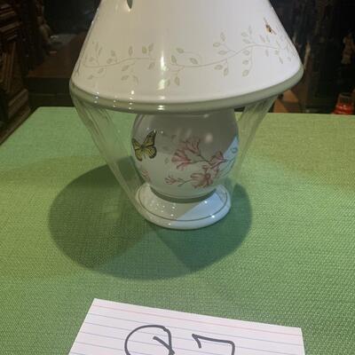 Lamp-style candle holder