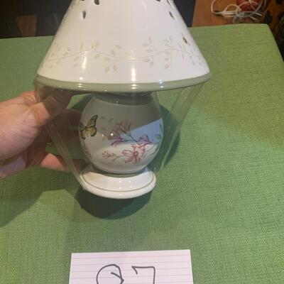 Lamp-style candle holder