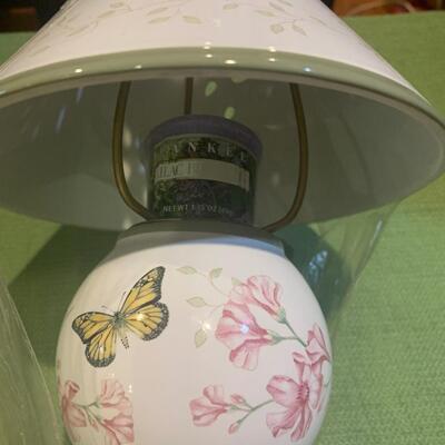 Lamp-style candle holder