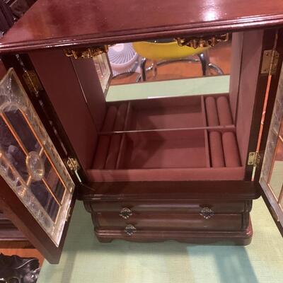 Jewelry box
