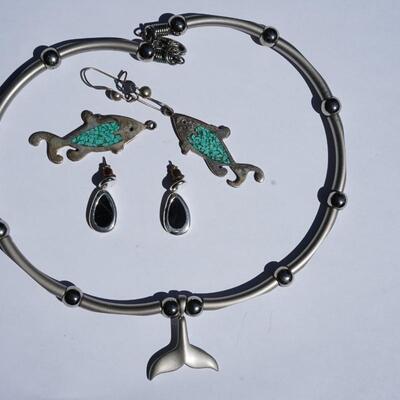 SILVERTONE CHOKER STYLE NECKLACE /MEXICAN STERLING EARRINGS FISH CRUSHED TURQUOISE / SILVER W/ONYX EARRINGS