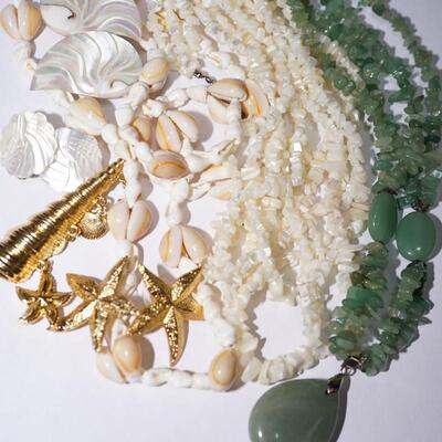 GROUPING OF JEWELRY TO INCLUDE MOTHER OF PEARL NUGGET NECKLACE, JADE NUGGET NECKLACE, SHELL NECKLAVE AND MOTHER OF PEARL EARRINGS. ALSO...