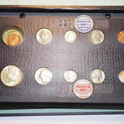VINYL COVERED BOOKLET WITH MINT COIN SETS FROM 1965 TO 1969