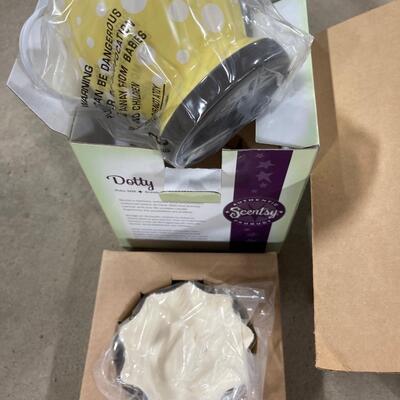 S31-Misc Candle, warmer, candlemaking lot