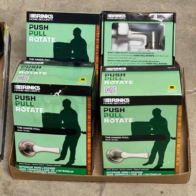 S45-The hands full door knob x 7
