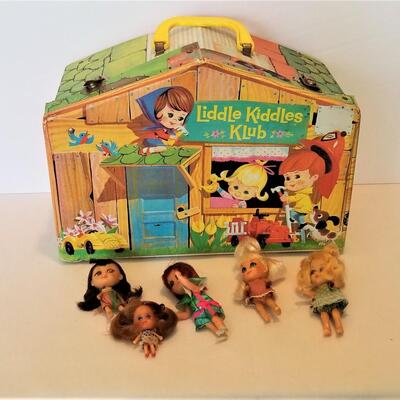 Lot #41  Vintage LIDDLE KIDDLE KLUB house with 5 dolls