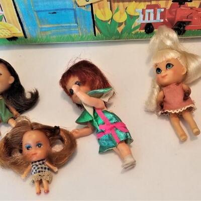 Lot #41  Vintage LIDDLE KIDDLE KLUB house with 5 dolls