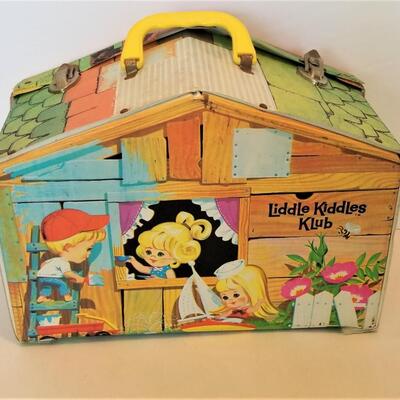 Lot #41  Vintage LIDDLE KIDDLE KLUB house with 5 dolls