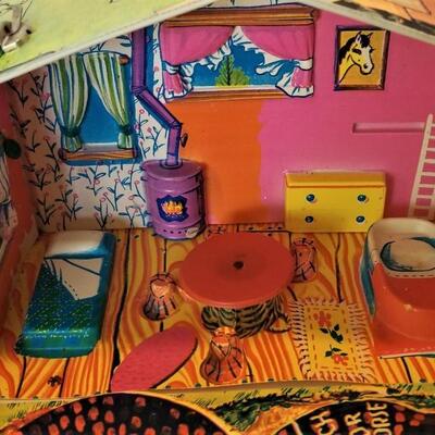 Lot #41  Vintage LIDDLE KIDDLE KLUB house with 5 dolls