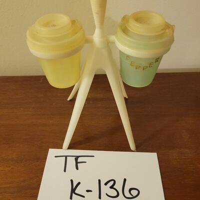 Vintage Tupperware S/P Shakers with Stand