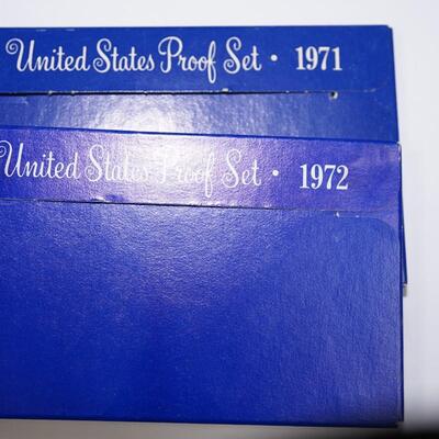 UNITED STATES PROOF SETS 1971 & 1977 /PLASTIC CASES SEALED