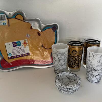 Random Lot, Winnie the Pooh, Hazel Atlas