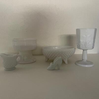Lot of Milk glass