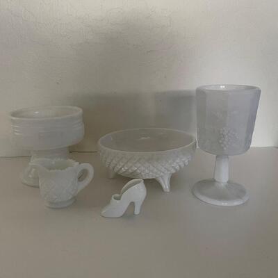 Lot of Milk glass