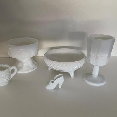 Lot of Milk glass