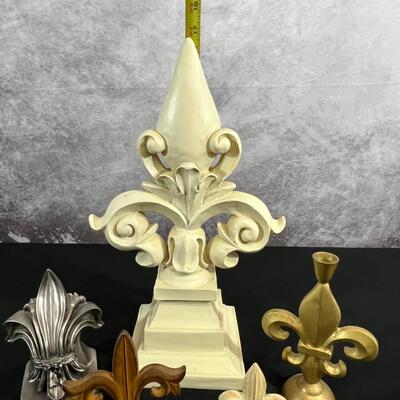 Fluer De Lis Tabletop Decor