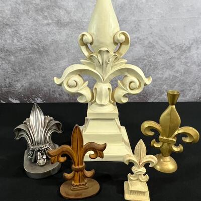 Fluer De Lis Tabletop Decor