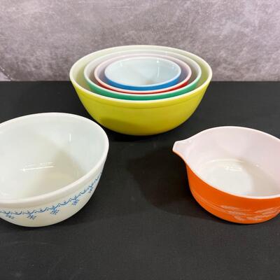 Pyrex Vintage Bowl Set