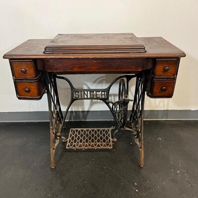 Antique 1921 Singer Sewing Machine Model 66