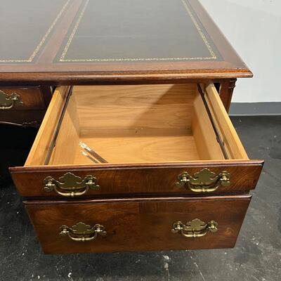 Hekman Chippendale Desk Mahogany