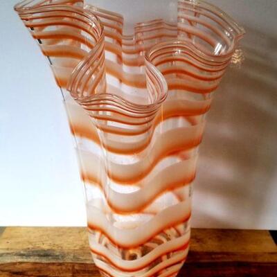 Art- call Murano Style handkerchief art glass vase