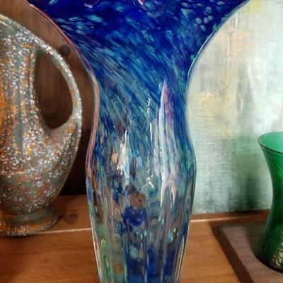 Striking Mid- Century art glass vase
