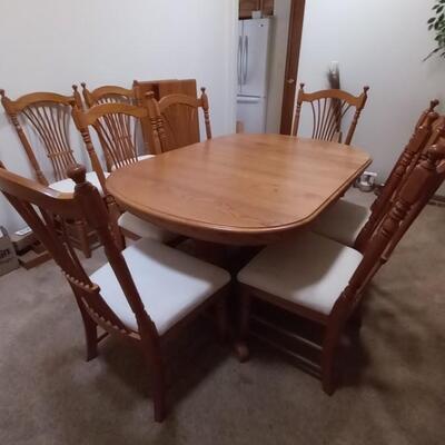 LOT 6  SHIN-LEE WOODEN DINING TABLE WITH 8 CHAIRS
