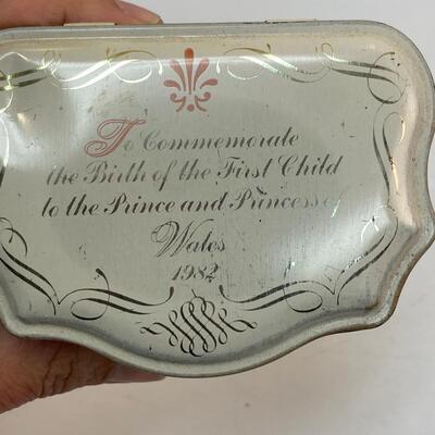 Vintage Prince & Princess of Wales Commemorative Birth Announcement Tin
