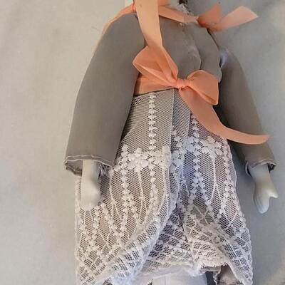 Lot 12: Antique/Vintage Porcelain Doll & Frozen Charlotte Head