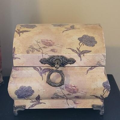 Lot 24: Vintage Decorative Trinket Boxes & Magazine/File Box