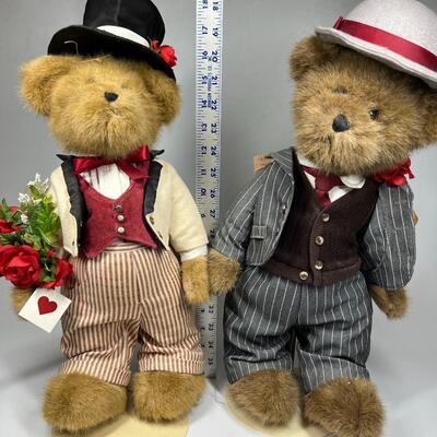 Pair of Heirloom Boyds Bears Fancy Valentines Day Teddy Bears