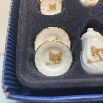 Miniature Kitten Tea set