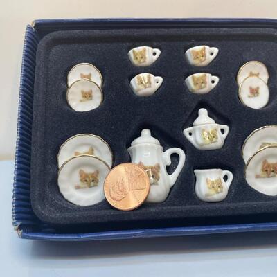 Miniature Kitten Tea set