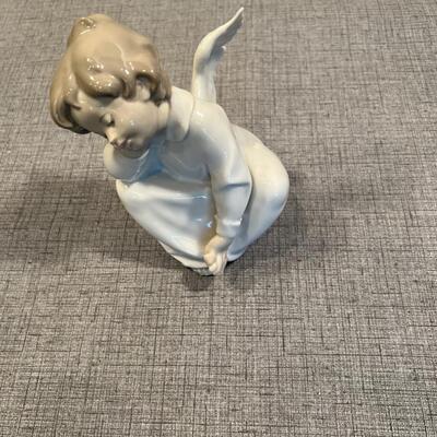 LLADRO #4961 Angle Face on hand 