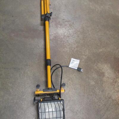 Adjustable Tripod Shop Light