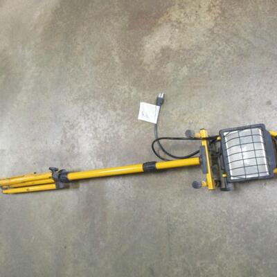 Adjustable Tripod Shop Light