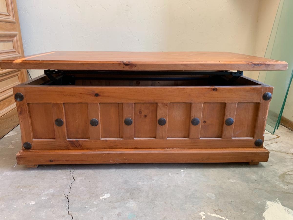 Wooden Coffe Table with Blanket Storage