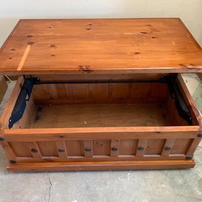 Wooden Coffe Table with Blanket Storage