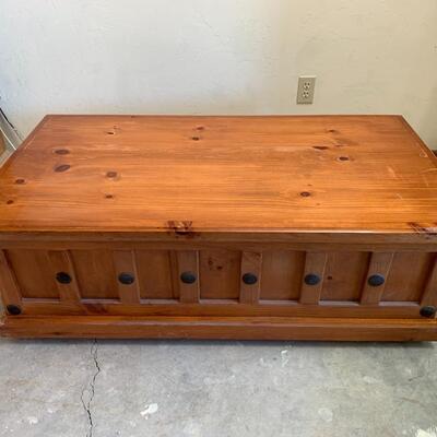 Wooden Coffe Table with Blanket Storage
