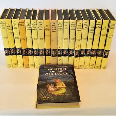 Lot #79  Lot of Vintage hardcover Nancy Drew books - 19 in all