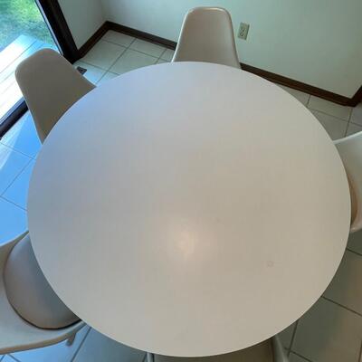 Maurice Burke Tulip Table / 5 chairs