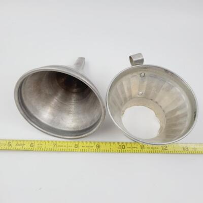 VINTAGE METAL KITCHEN ACCESSORIES